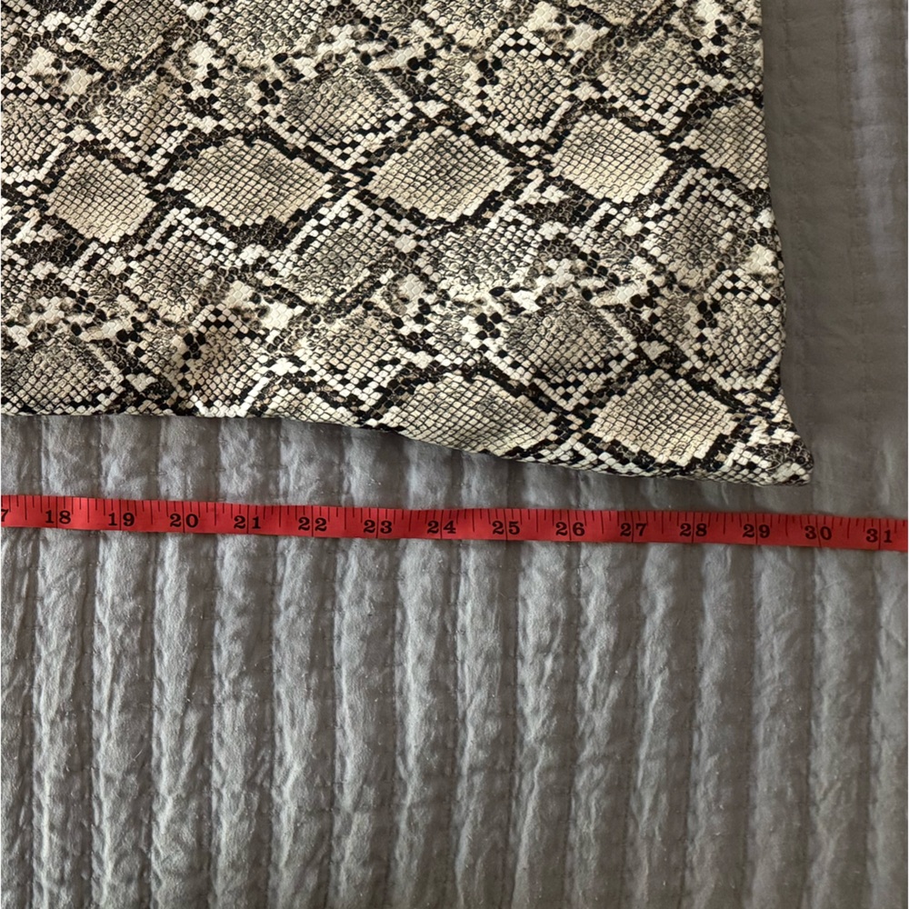 Elegant Snakeskin Over the Knee Boots - Picture 2 of 2